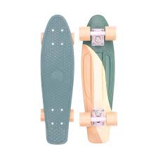 For most average size riders (5ft 5 inches to 6ft) a longboard is easier to ride than a penny particularly if you have never stepped on a skateboard, longboard or penny board previously. 43 Skateboard Vs Penny Board Vs Longboard
