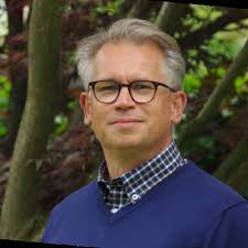 Mijn veiligheidsjas weer aan de kapstok 🦺 , mijn boots afgestoft 🥾 en  mijn helm terug in de kast 🪖 .