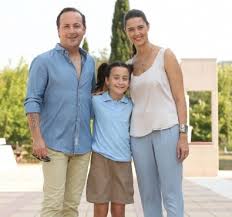 Aynı yıl serbest avukatlık yapmaya başlayan zengin, mesleğini aktif olarak sürdürmektedir. Cumhurbaskani Basdanismani Ozlem Zengin Diziler 20 Yil Sonra Nasil Bir Turkiye Gorecegiz Bunun Temellerini Kodluyor