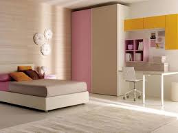 Troverai armadi per camera da letto , toelette, sgabelli e poggia piedi , armadi per casa a tre ante e a cinque ante per gli abiti : Camerette Per Ragazze Colori E Arredi Per La Cameretta