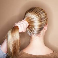 Was du mit richtig vielen und langen haaren alles machen kannst, siehst du hier! Haarstyling Lange Haare Hochstecken Kein Problem Brigitte De