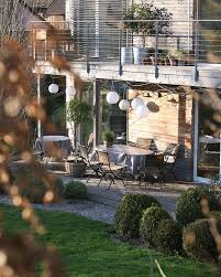 Jeden Abend Bis Es Dunkel Wird Im Garten Gartengestaltung Sitzplatz Terrasse Balkon Terrassenub Gartengestaltung Ein Schweizer Garten Uberdachung Terrasse