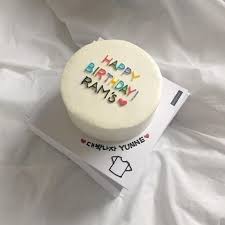 Korean Minimalist Birthday Cake For Boyfriend Pin De Im Paboo En Minimalist Cakes En 2020 Pastel Coreano Postres Elegantes Tortas Bonitas