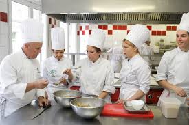 Il connaît les produits alimentaires dont il gère l'approvisionnement. Cfa Hotellerie Restauration Colmar 68 Alsace Haut Rhin Apprentissage Formations En Alternance