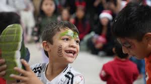 Nuestra carrera de Educación Inicial celebró la Navidad con una jornada  llena de actividades lúdicas y creativas. Los niños irradiaron felicidad al  participar en los talleres de cocina, arte, manualidades y el