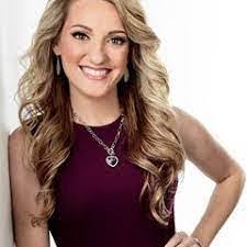 Amanda Dingler's Instagram, Twitter & Facebook