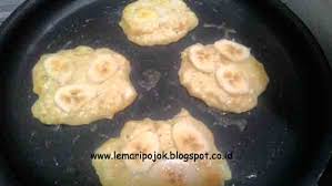 Mol bonggol pisang atau disebut juga pupuk organik cair (poc) diproses dengan cara fermentasi anaerob dalam waktu 2 minggu. Lempeng Pisang Lemaripojok