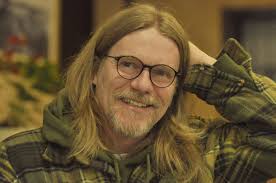 Durante su pastorado y en el contexto de un movimiento poderoso del espíritu santo, la congregación ha crecido de setenta a más de dos mil miembros. File Humberto Gessinger In Plaid Jacket Jpg Wikimedia Commons