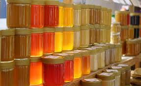 Târgul de Miere la Muzeul Satului: Produse apicole oferite spre degustare  de apicultori din toată ţara