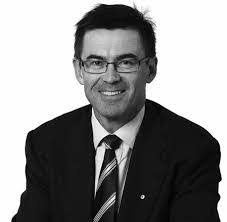 Andrew Sisson's Instagram, Twitter & Facebook