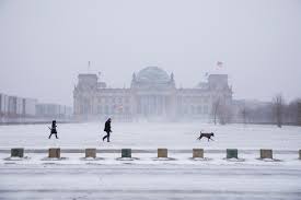 Informationen und hintergründe über aktuelle ereignisse aus politik, wirtschaft, sport und unterhaltung auf bild.de. In Pictures Snow And Bitterly Cold Temperatures Hit Germany The Local