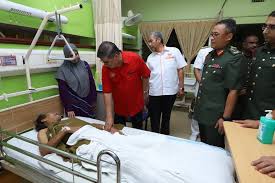 Klinik yasmin (3 km), kpj sri manjung specialist centre (7 km), d'smile dental surgery (8 km). Mindef Malaysia Twitter à²¨à²² à²² Yb Msabu Official Berkesempatan Melawat Salah Seorang Pesakit Azman Bin Khalid 56 Tahun Yg Baru Sahaja Menjalani Pembedahan Pagi Td Akibat Diabetic Foot Ulcer Di 96 Hospital Angkatan Tentera