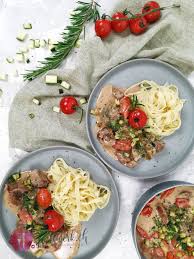 Trutenragout Mit Gartengemuse Rezept Lebensmittel Essen Essen Kirschtomaten