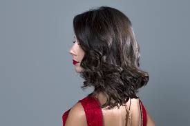 Il castano cioccolato è la tinta da provare per un inverno 2021 all'insegna di un colore di capelli caldo e fondente. Chiaro O Scuro Tutte Le Tonalita E Sfumature Dei Capelli Castani Parrucchiere Leader