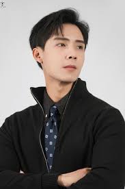 ÁO LEN CỔ DỰNG CLASSIC Với thiết kế tối giản và thanh lịch, áo khoác len cổ  dựng Classic là lựa chọn lý tưởng dành cho những anh em yêu thích sự