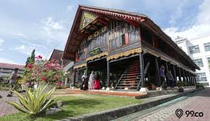 Sebagai salah satu provinsi dengan kewenangan otonomi khusus, aceh memiliki banyak keunikan. Mengenal Fungsi Setiap Ruangan Di Rumah Adat Aceh Belum Tahu Kan