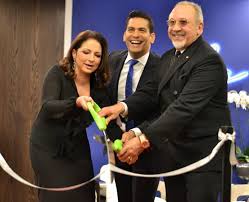 Vivo cuando el conductor se quejaba de la gerencia y del dueño raul alarcon climbed on saturday the mythical senhora da graca climb in 21 min 05 sec. Gloria And Emilio Stefan Will Sponsor Ismael Cala Show On Mega Tv By Iride Aparicio