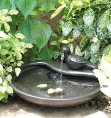 Das geräusch des wassers lädt dazu ein, die seele baumeln zu lassen und einen ruhigen tag im freien zu verbringen. Solar Garten Brunnen Springbrunnen Taube Solarbrunnen Zierbrunnen Gartenbrunnen Gartenbrunnen Aussenbrunnen Solarbrunnen Garten