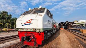 Seorang petugas pemeriksa jalur (ppj) kereta api (ka) memeriksa kondisi jalur ka di kota madiun, jawa timur, kamis (25/5). Jadwal Terbaru Stasiun Pemberhentian Ka Joglosemarkerto Hingga Ka Sembrani Di Grobogan Tribun Travel