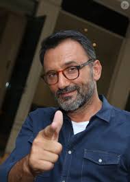 Frédéric Lopez obligé de vendre sa maison : la triste raison derrière ce  choix difficile