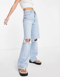 I've always wanted a pair of nicely ripped/distressed jeans but never wanted to shell out to buy a pair! Stradivarius 90s Dad Jean With Rips In Light Wash Asos