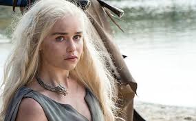 Geçtiğimiz günlerde dax shepard'ın armchair expert podcastinde konuşan emilia, game of thrones'un çekimleri sırasında yaşadığı zorluklardan bahsetti. Game Of Thrones Emilia Clarke Crushes Sexism Debate Ew Com