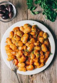 A Traditional Greek Butter Beans Lima Beans Recipe Cooked In A Flavorful Tomato Fresh Herb Sauce And Baked Bean Recipes Butter Beans Recipe Greek Recipes