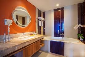Ingin kamar mandi di rumah terlihat seperti kamar mandi hotel? 9 Desain Kamar Mandi Hotel Ada Yang Mewah Banget Berlapis Emas