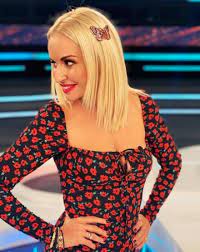 You don't have an instagram account? Maria Mpekatwroy Ebale Forema Poy Kostizei Mono 10 Eyrw Kai Amesws Egine Anarpasto