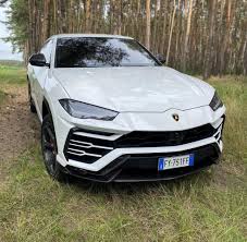 The 2021 lamborghini urus is extreme in almost every way, which is exactly what's expected when lamborghini makes the 2021 urus more unmistakable—if that's even possible—by giving it wilder. Lamborghini Urus Dieses Auto Treibt Suv Wahnsinn Auf Die Spitze Welt
