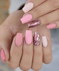 Adquirir uñas acrílicas color mate es uno de los estilos que frecuentan muchos famosos por su particular, pero elegante aspecto. Unas Acrilicas Color Rosado Pretty Nail Art Designs Nail Designs Valentines Pink Nail Designs