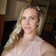 Jillian Sams's Instagram, Twitter & Facebook