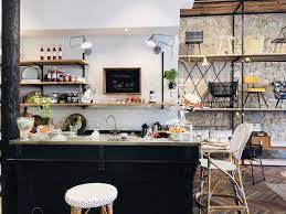 Découvrez la maison de sophie ferjani avec des photos de sa décoration d'intérieur, un joli chez elle que la décoratrice à particulièrement chouchouté. Decoration Marseille Sophie Ferjani La Selection Love Spots