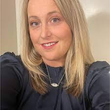 Stefanie Kirk's Instagram, Twitter & Facebook