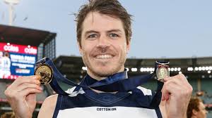 Norm Smith medallist Isaac Smith has signed a one-year deal with AFL  premiers Geelong