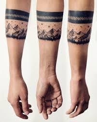 20 Tatuajes Brazalete Que Seran Tu Accesorio Permanente Favorito In 2020 Arm Band Tattoo Armband Tattoo Design Tattoos For Guys