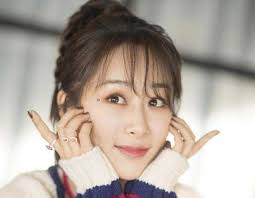 After many years, Qin Junjie stopped evasive, and the 12-character response  broke up with Yang Zi. What happened?