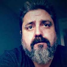 What could be causing my Yamaha Virago's single carburetor to leak and  stall when accelerating?