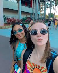 First festival day one in the books, so happy to have another amazing  roommate that I can convince to bring me and be mom at the same time 😉 So  excited for