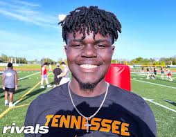 Defensive end Jaylen Williams is a top target for Wisconsin in the 2025  class.