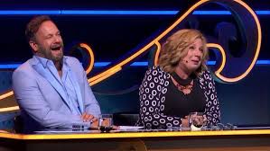 Op zoek naar artikelen van loretta schrijver? Loretta Schrijver Kleding Bij Koffietijd En The Masked Singer