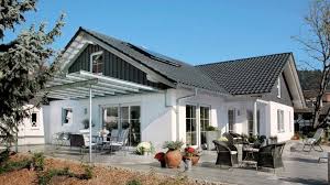 Criteriile după care se alege numărul de versanți sau ape sunt forma construcției , cât și. Acoperis In 2 Ape Pret Montaj Avantaje Materiale Reformex