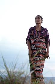 Ini dilihat dari aneka motif yang tergambar dalam lembaran kain tenun. Info Modis 36 Model Rok Dari Kain Tenun Ikat