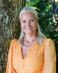 Maybe you would like to learn more about one of these? Platsch Mette Marit Fallt Bei Einer Kajaktour Ins Wasser Promiflash De