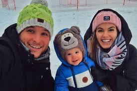 Az is kiderült, hogy adél nemcsak a képernyőn nagy nyomozó, hanem otthon is. Istenes Bence Szemet Dolgot Muvelt Csobot Adellal Felvetel Is Keszult Rola Hazai Sztar Femina