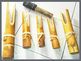 Alat musik gendang ini sedikit tidak sama dengan alat musik gendang biasanya, karena gedang ini memiliki ukuran yang semakin besar. Alat Musik Tradisional 039 Drudiana 039 Dari Nusa Tenggara Barat Budaya Indonesia