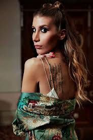 Nesrin cavadzade was born in baku, azerbaijan ssr (now azerbaijan). Iste Nesrin Cavadzade Nin Estetiksiz Hali Galeri Yeni Asir