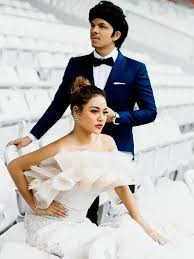 Kabar aurel hamil itu dibagikan oleh atta halilintar melalui unggahan di instagram pribadinya, jumat (07/05) malam. Penasaran Hamil Atau Tidak Atta Halilintar Sengaja Belikan Aurel Hermansyah Test Pack News Entertainment Fimela Com