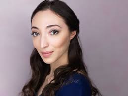 Arielle Barrow's Instagram, Twitter & Facebook