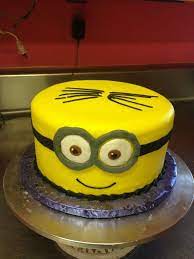 Dave red velvet cake with buttercream icing. 32 Beautiful Photo Of Minion Birthday Cakes Birijus Com Minion Birthday Cake Minion Cake Cool Birthday Cakes